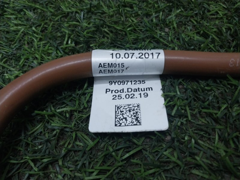 Клемма аккумулятора +