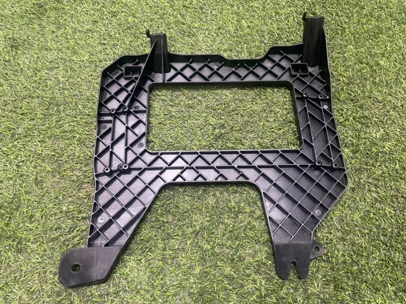 Кронштейн блока управления двигателем