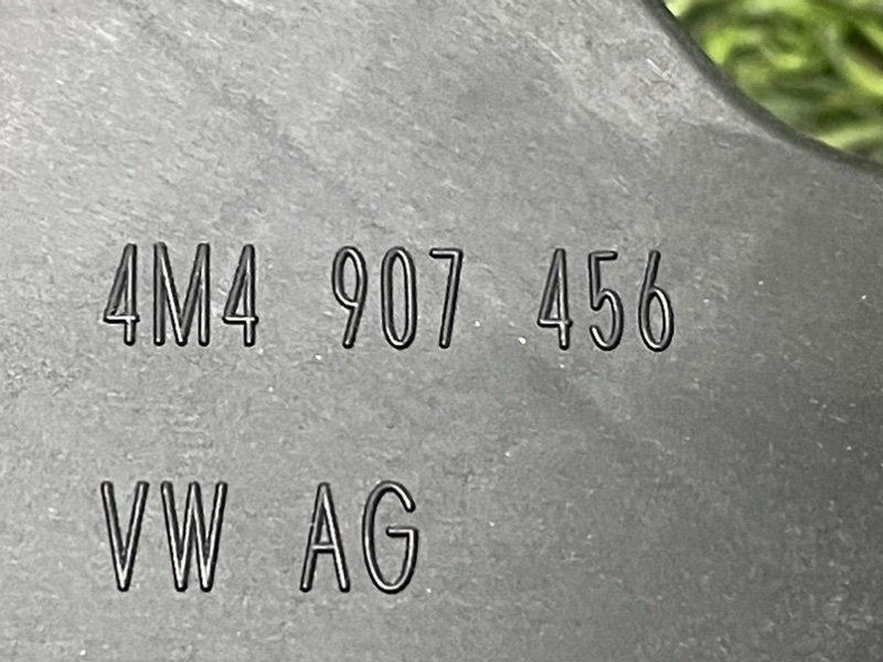 Кронштейн блока управления двигателем