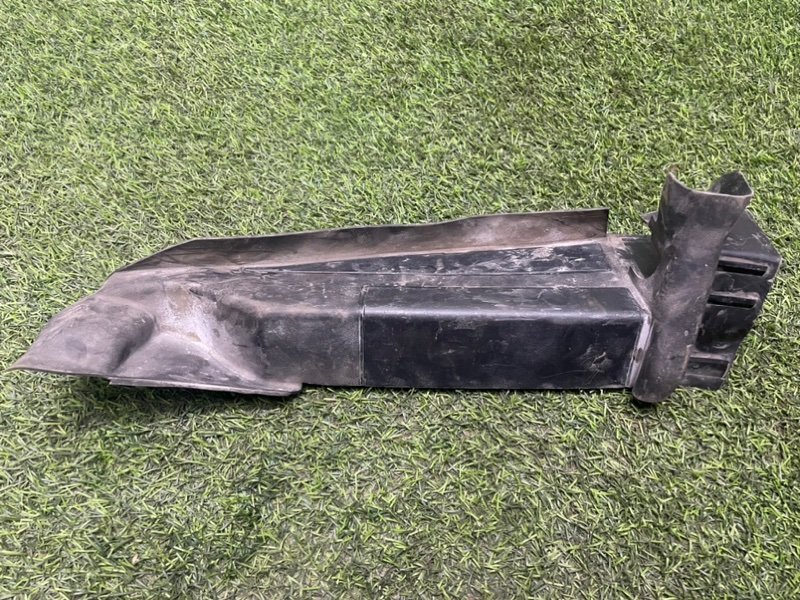 Накладка переднего крыла правого