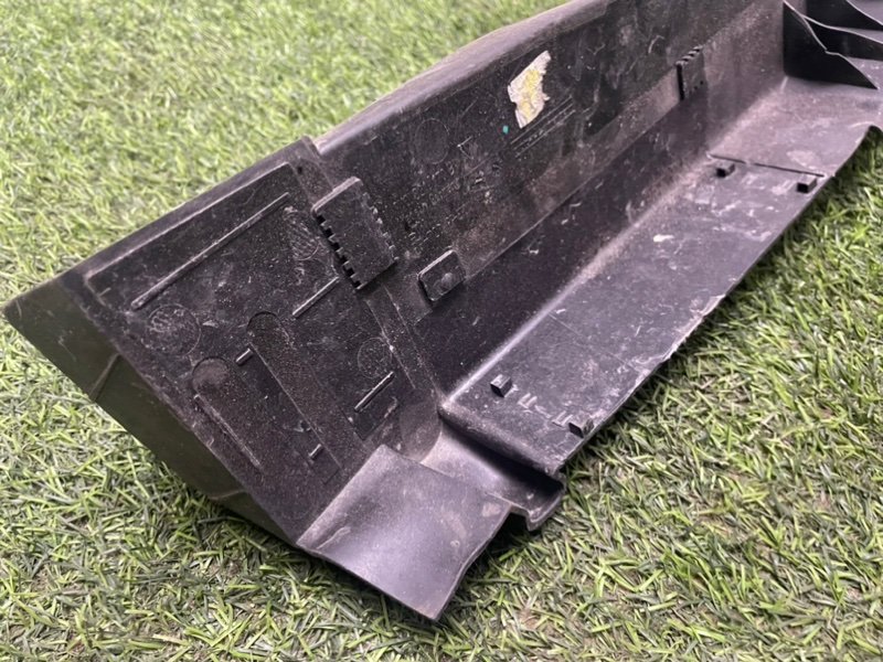 Накладка переднего крыла правого