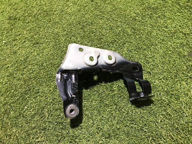 Кронштейн крепления крыла