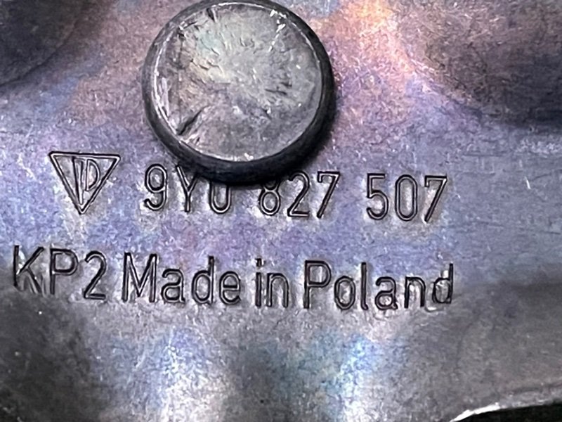 Ответная часть замка багажника