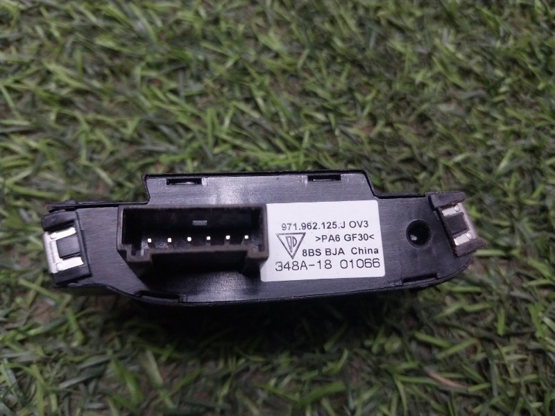 Кнопка центрального замка