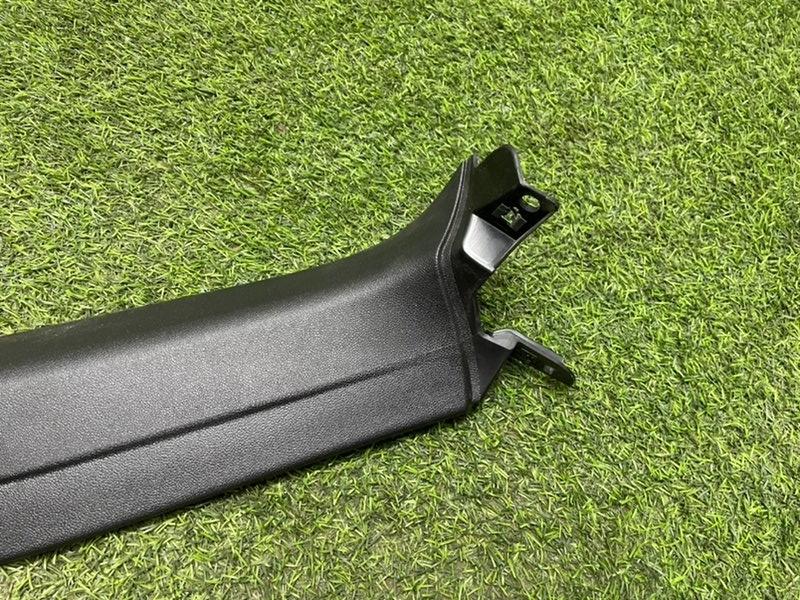 Обшивка двери багажника