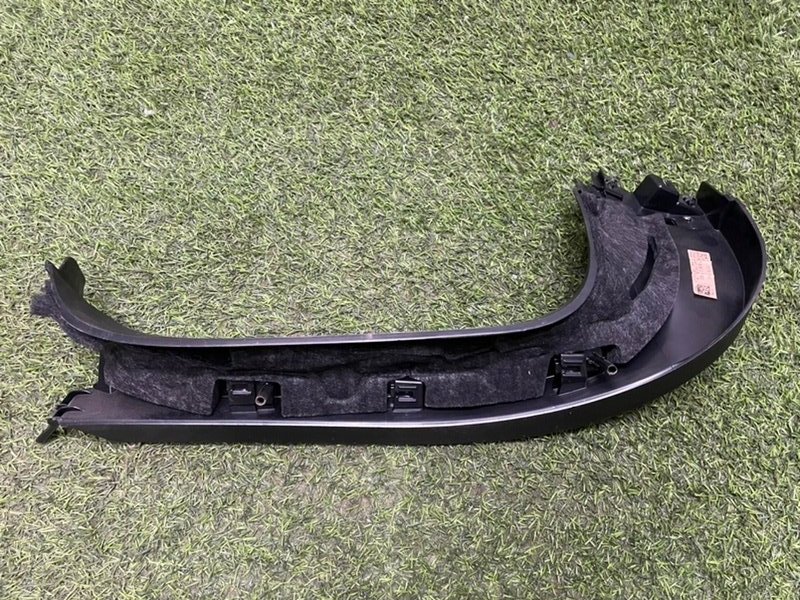 Обшивка двери багажника