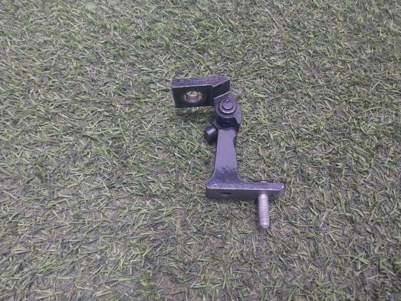 Петля двери