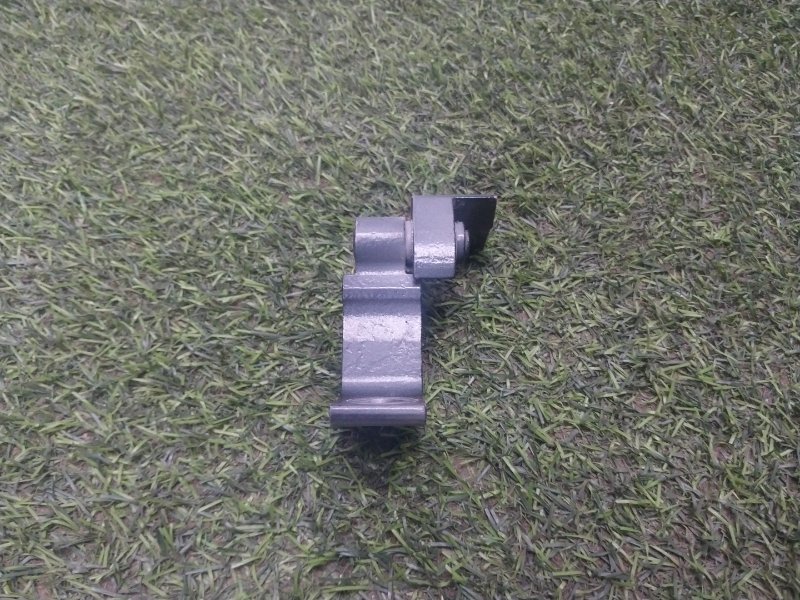 Петля двери передней правой нижняя