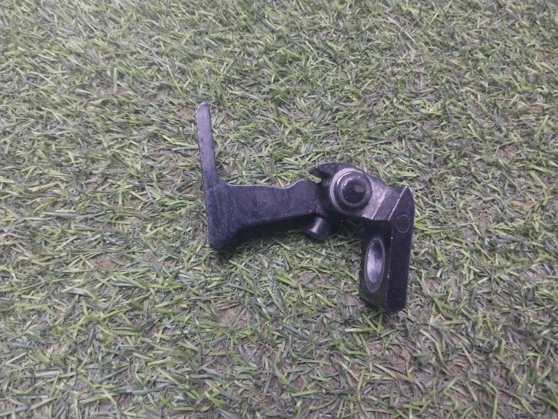 Петля двери передней правой нижняя