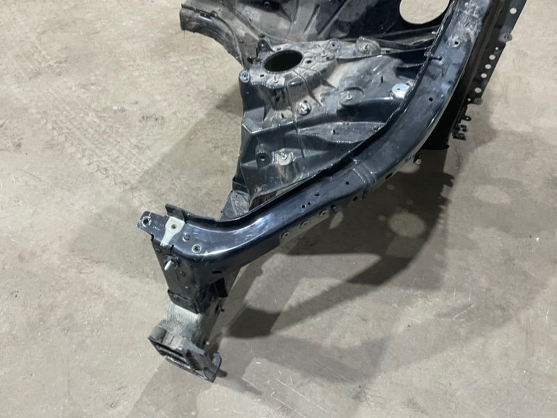 Кузовной элемент