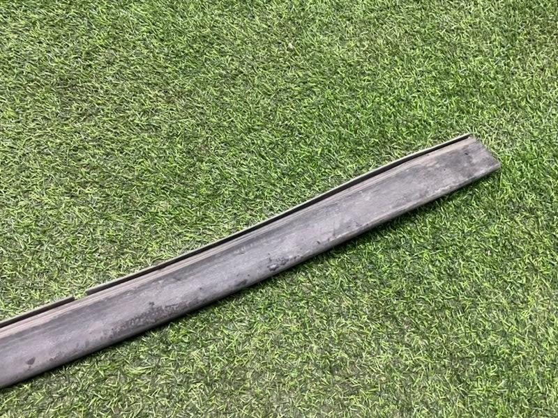 Уплотнитель капота