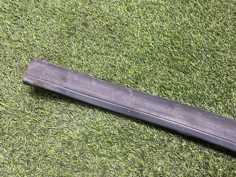 Уплотнитель капота