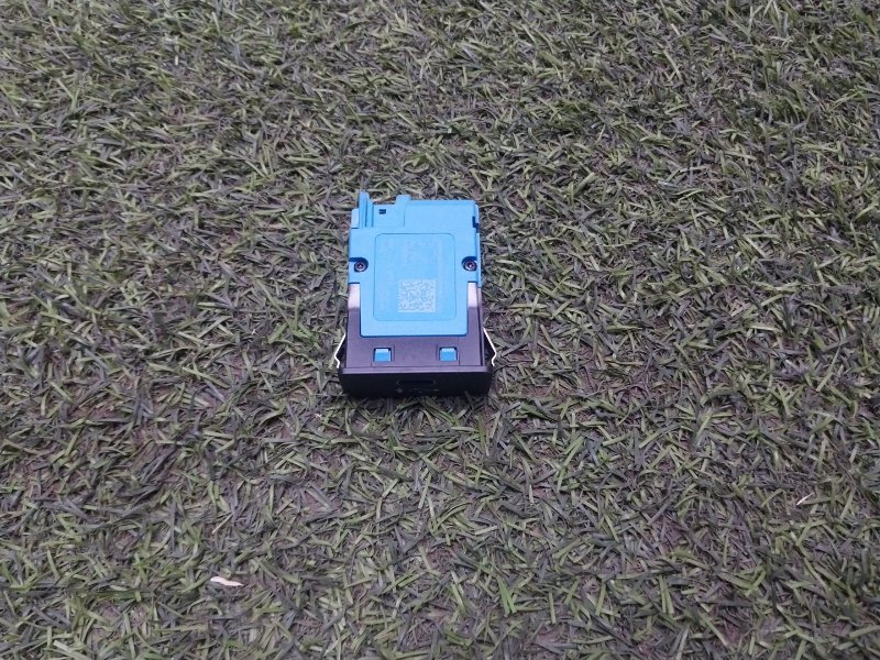 Гнездо AUX / USB IN