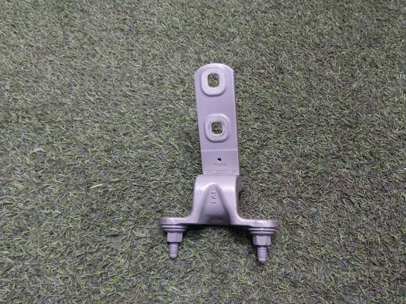 Петля двери багажника