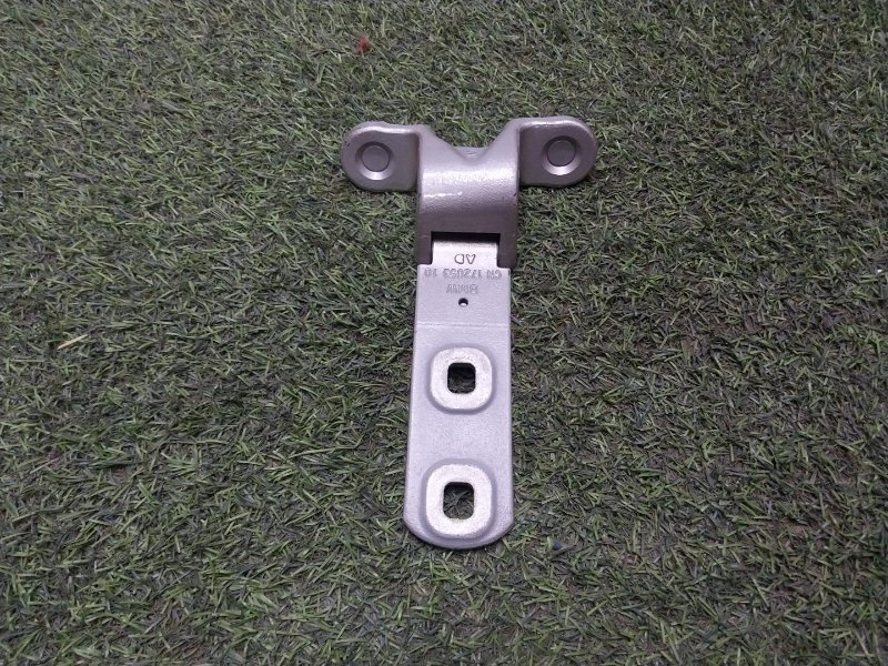 Петля двери багажника