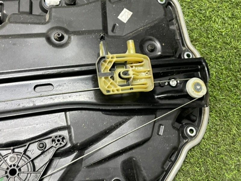 Стеклоподъемник электр. задний правый