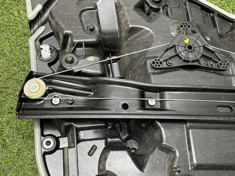 Стеклоподъемник электр. задний левый