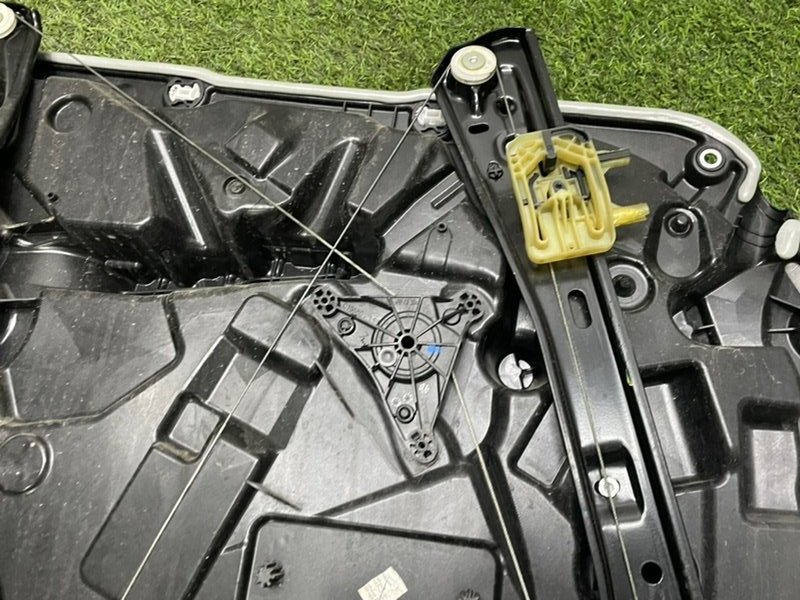 Стеклоподъемник электр. передний правый