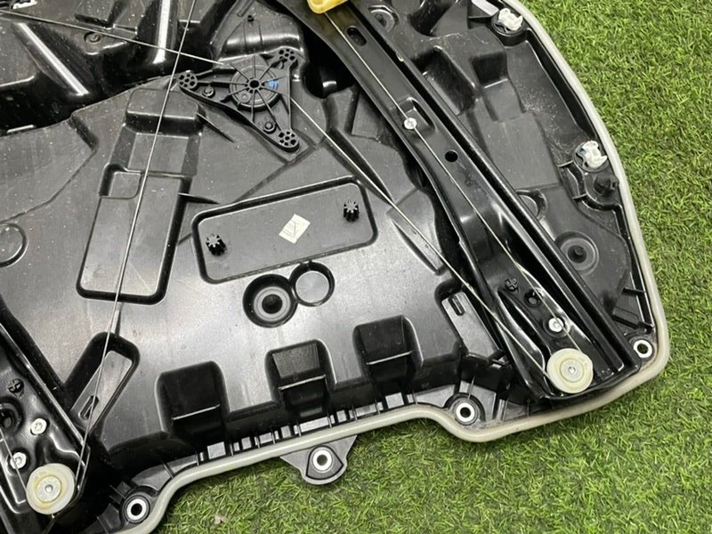 Стеклоподъемник электр. передний правый