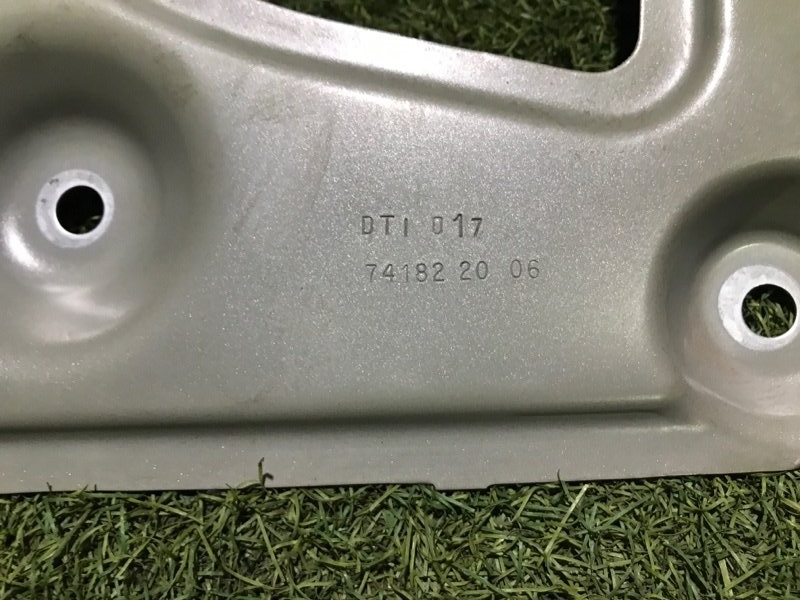 Кронштейн крепления крыла