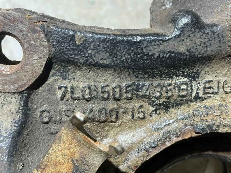 Кулак поворотный задний левый