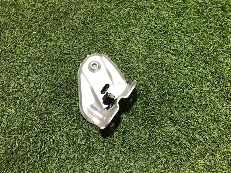 Кронштейн крепления крыла