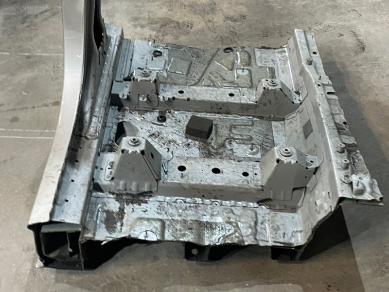 Кузовной элемент