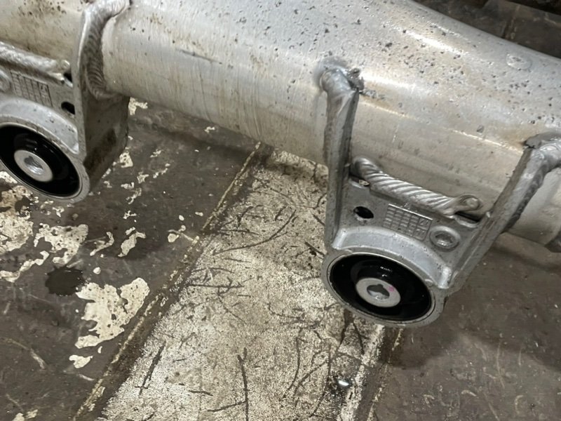 Балка задняя