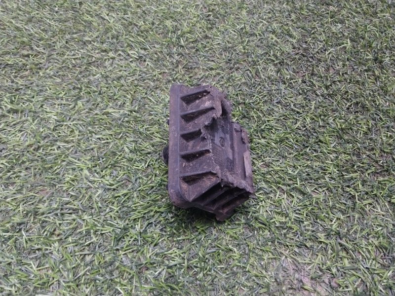 Заглушка поддомкратника