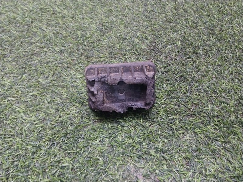 Заглушка поддомкратника