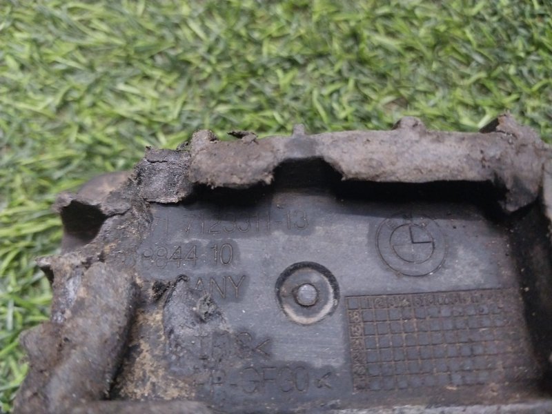 Заглушка поддомкратника