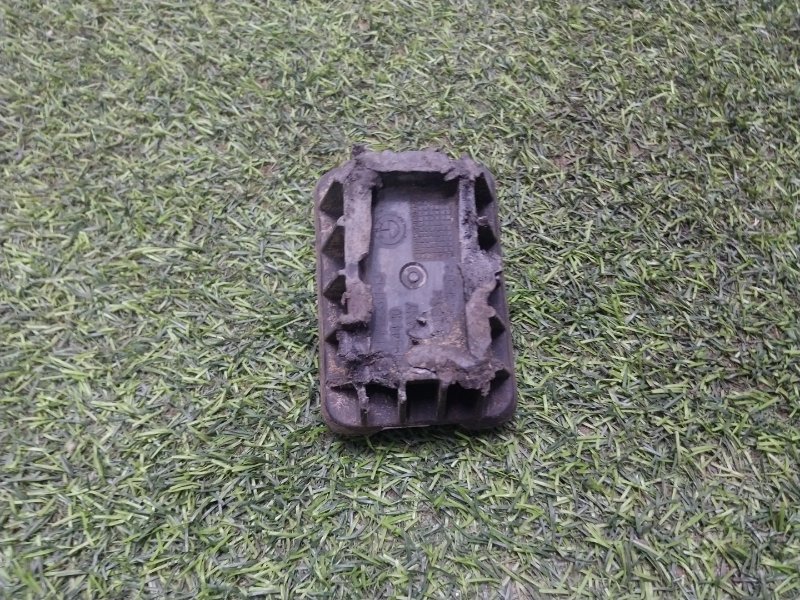 Заглушка поддомкратника