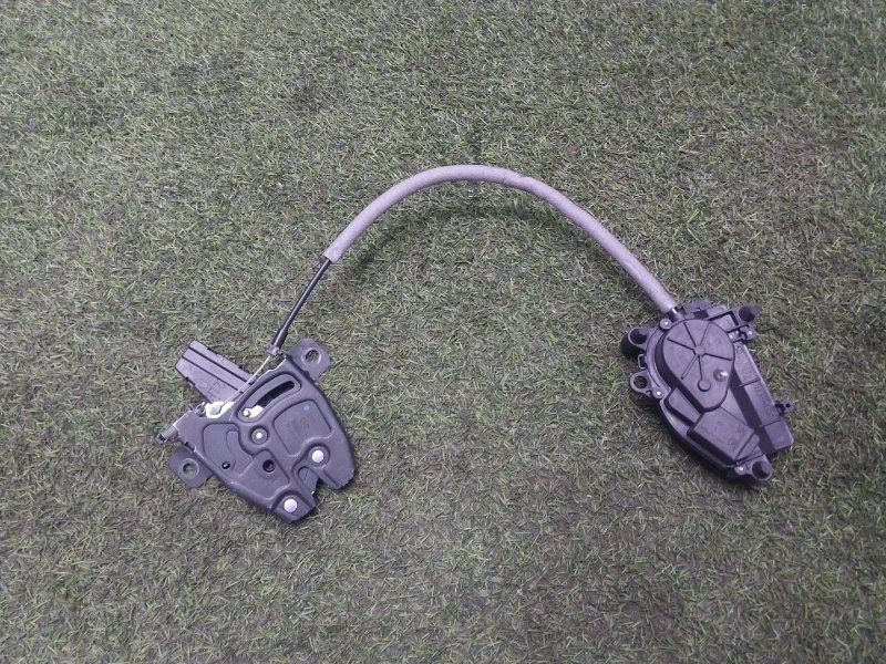 Замок двери передней левой