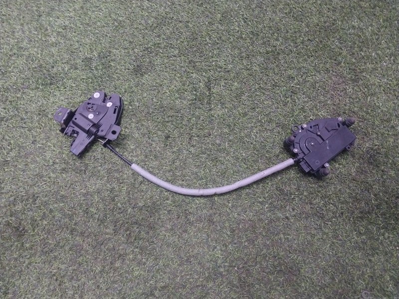 Замок двери передней левой