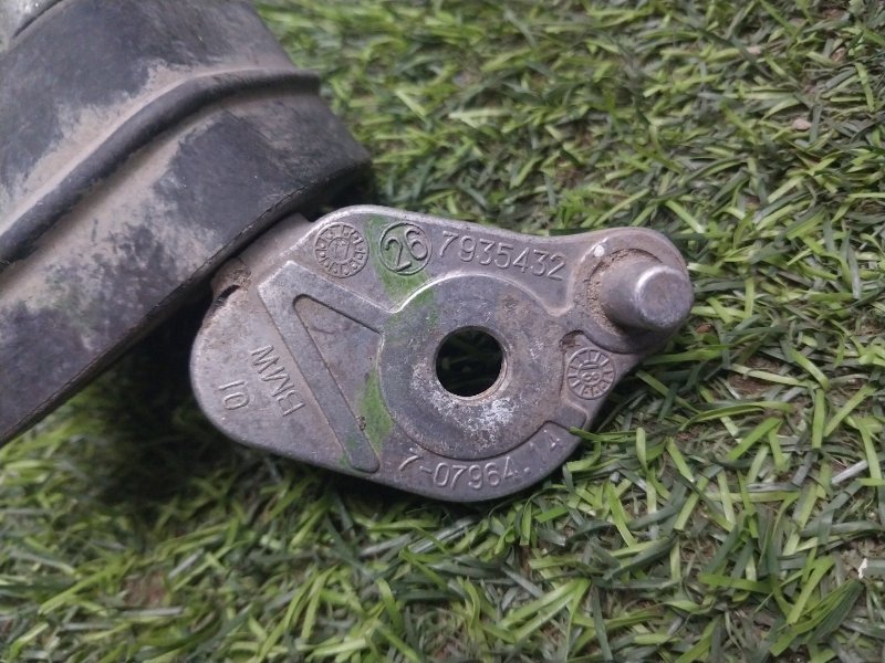 Кронштейн глушителя