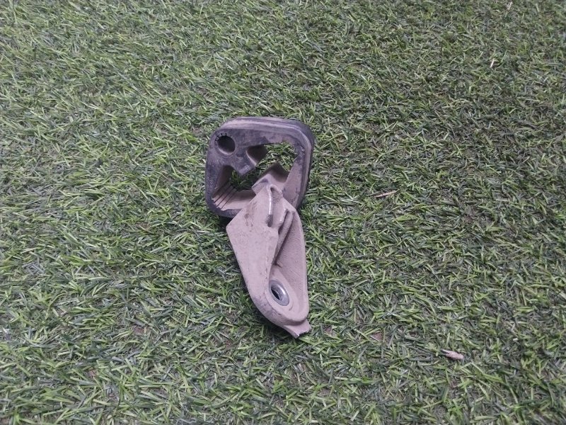 Кронштейн глушителя