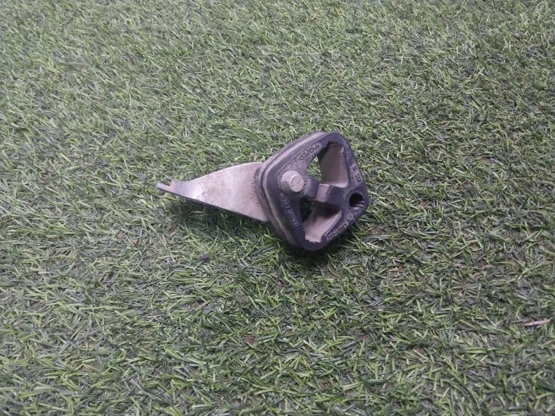 Кронштейн глушителя