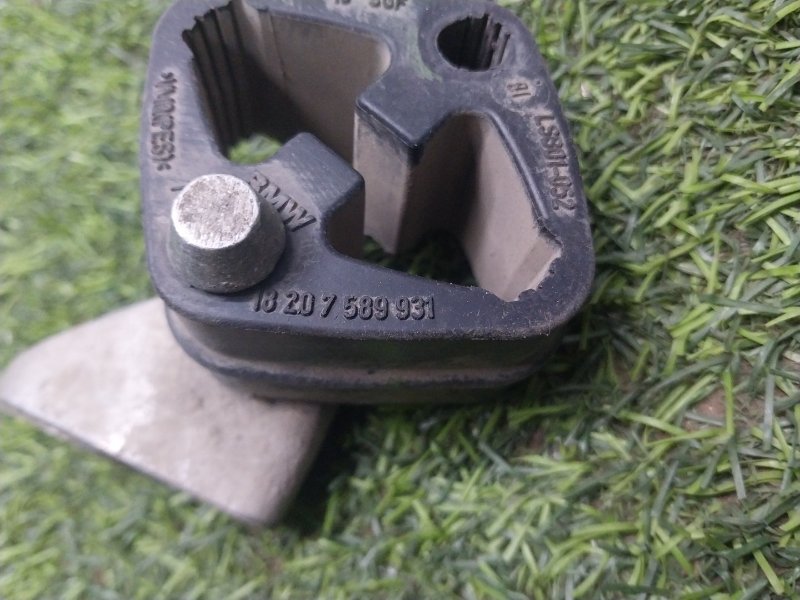 Кронштейн глушителя