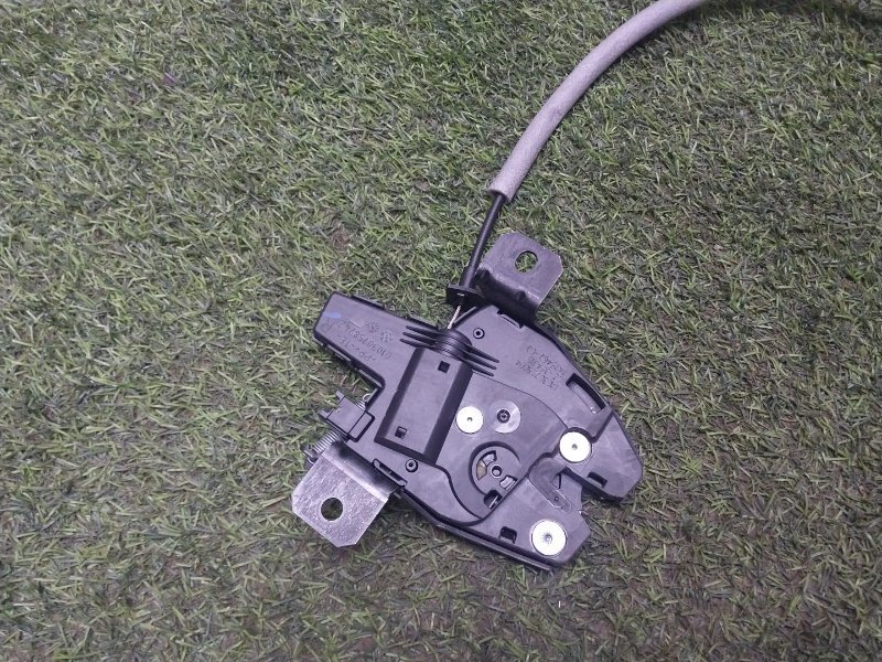 Замок двери передней правой