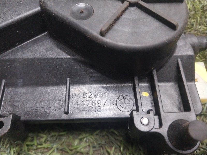 Замок двери передней правой