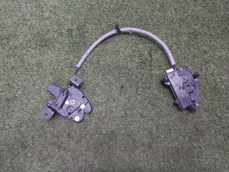 Замок двери передней правой