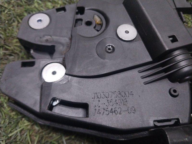 Замок двери передней правой