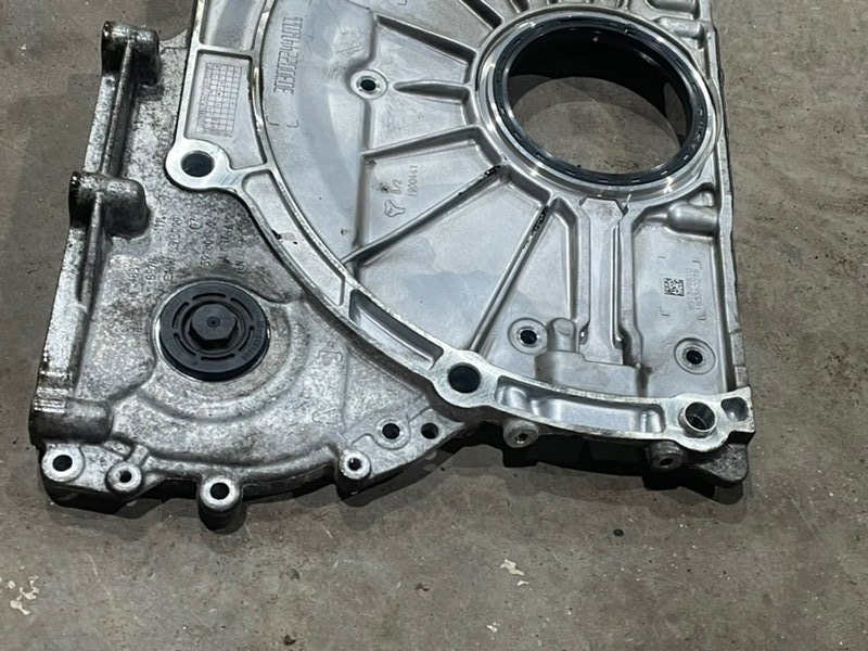 Крышка двигателя