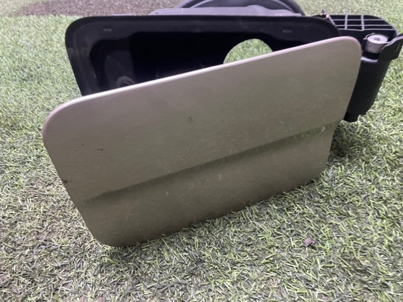 Лючок бензобака