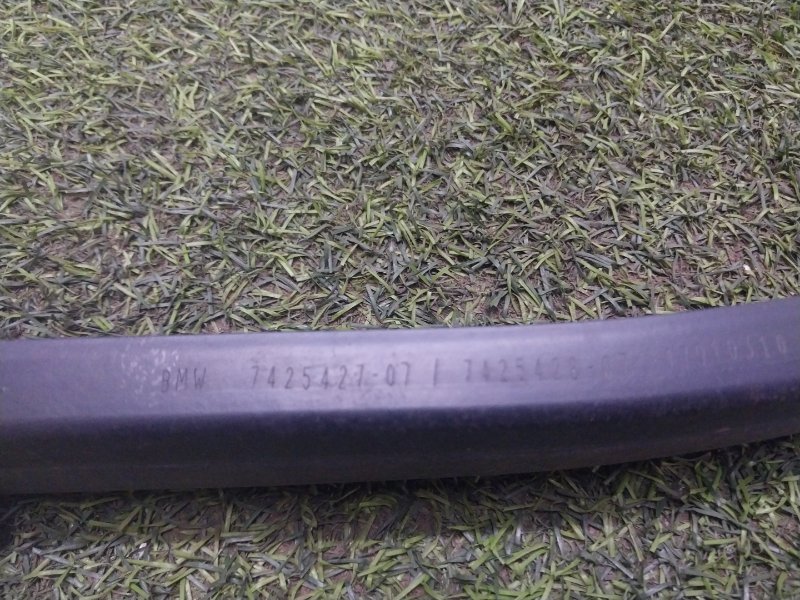 Уплотнитель капота