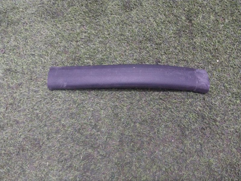 Уплотнитель капота