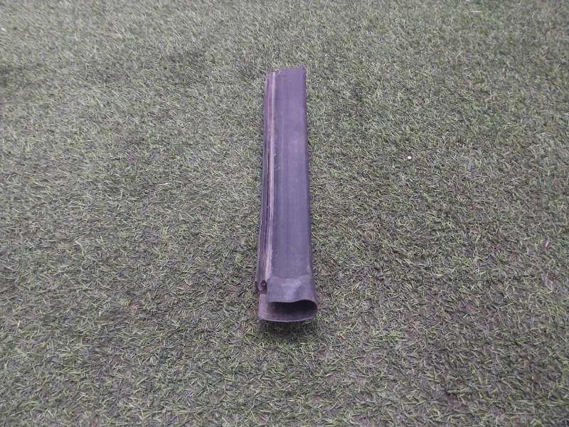 Уплотнитель капота