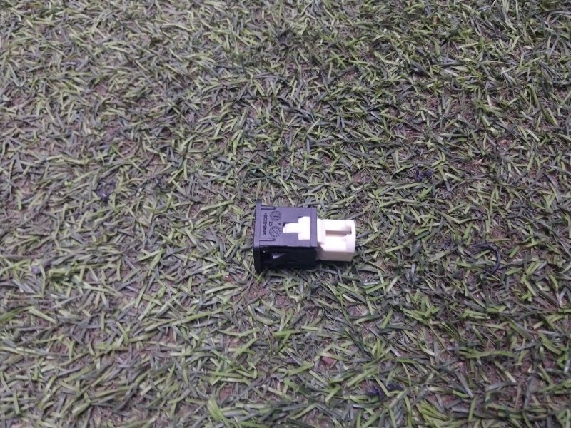 Гнездо AUX / USB IN