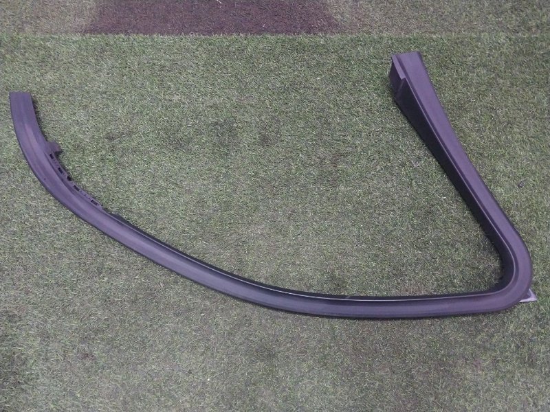 Накладка двери передней левой