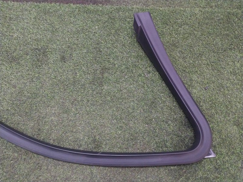 Накладка двери передней левой